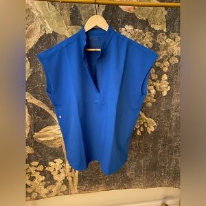 FIGS Rafaela oversized scrub top. Excellent condition